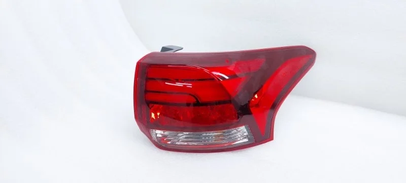 Фонарь Mitsubishi Outlander 2021 GF3W