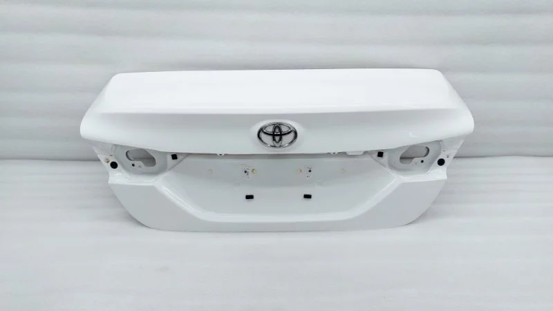 Крышка багажника Toyota Camry 2018 70
