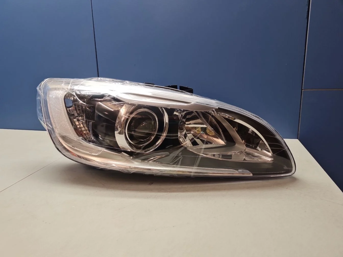 Фара правая для Volvo S60 2010-2018