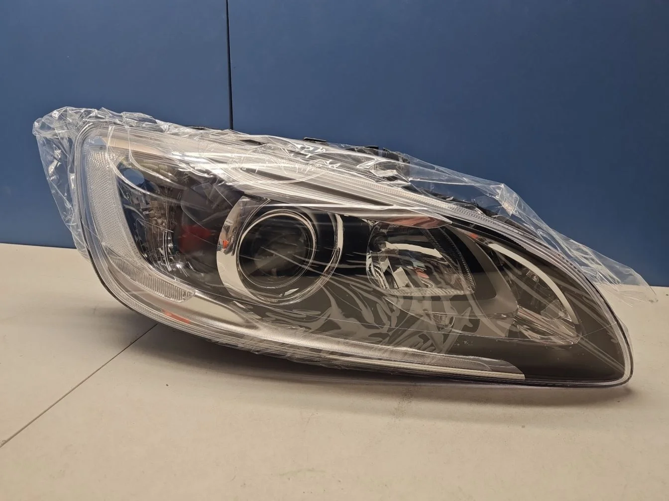 Фара правая для Volvo V60 (V60 Cross Country) 2010-2018