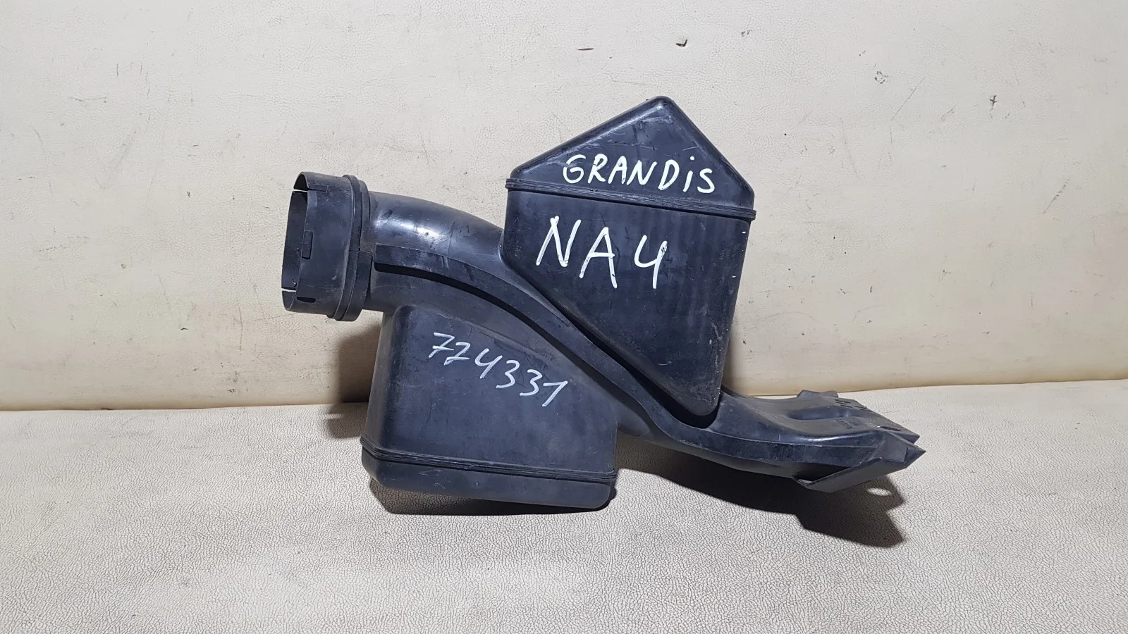 воздуховод MITSUBISHI GRANDIS 1, NA4W   МИЦУБИСИ   ГРАНДИС    MN110585 2003-2011 (контрактная запчасть)
