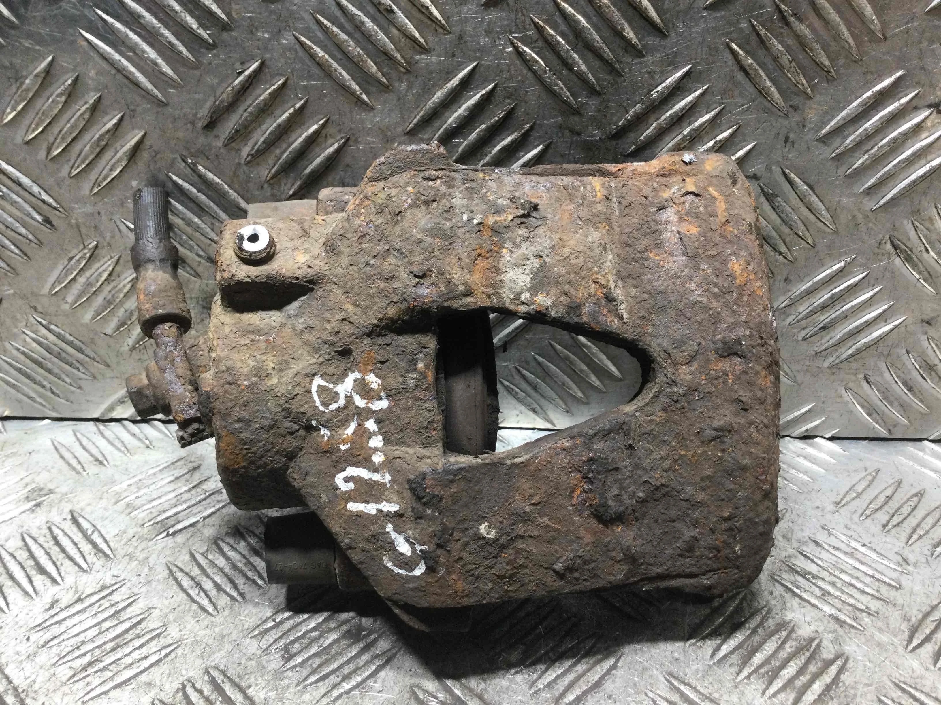 Суппорт передний левый Volkswagen Polo 4 поколение (2001-2005) бензин 1.2 i Механика Х/б