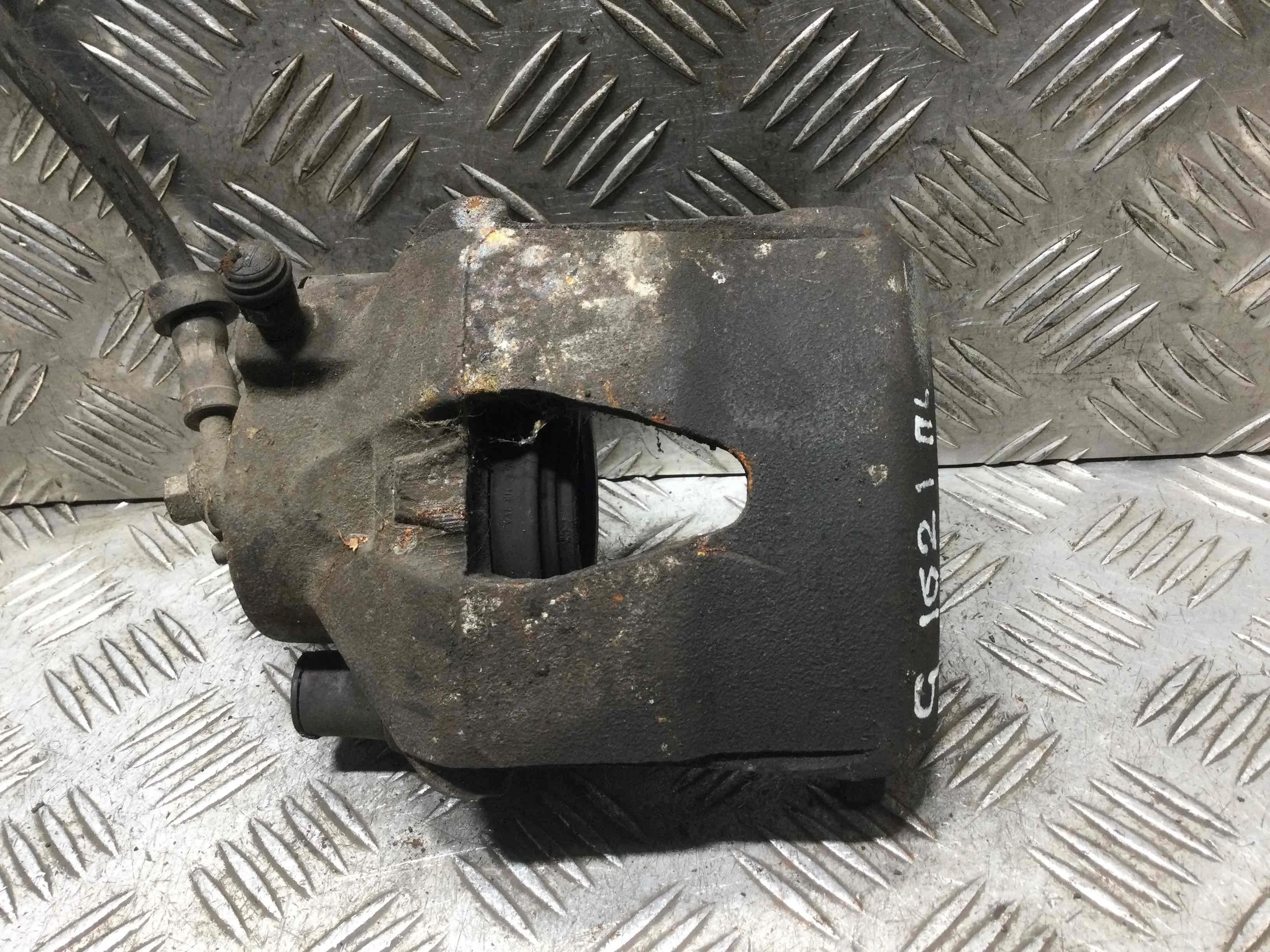 Суппорт передний левый Skoda Octavia Tour [рестайлинг] (2000-2010) бензин 2.0 i Механика Универсал