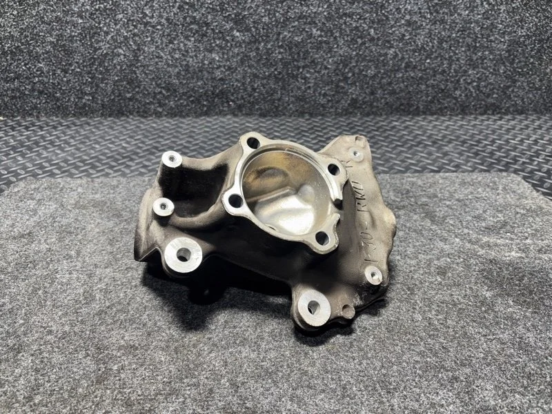 Кулак поворотный Bmw 3 Series 2015 31216792287 F30 N20B20B, левый