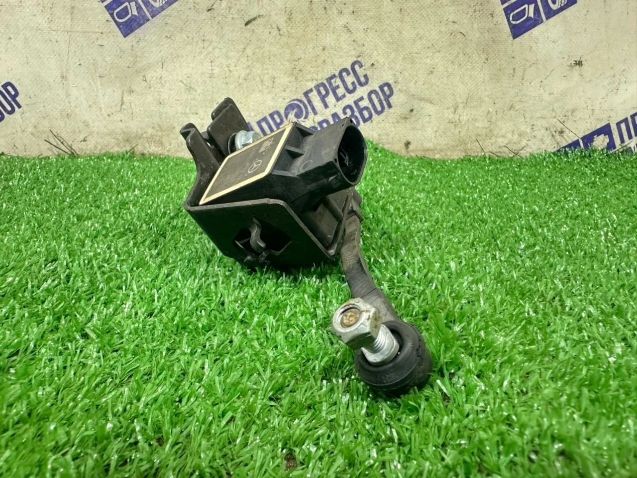 Датчик уровня подвески Mercedes-Benz W204 2012 A0105427717 СЕДАН 1.8 271.860, задний