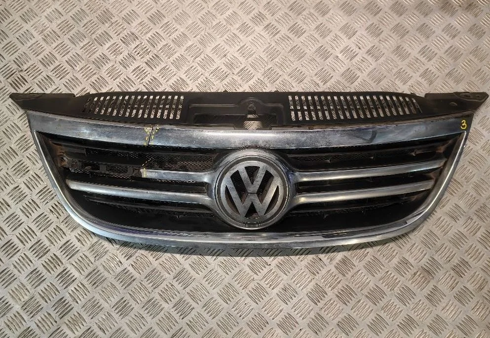 Решетка радиатора Volkswagen Tiguan