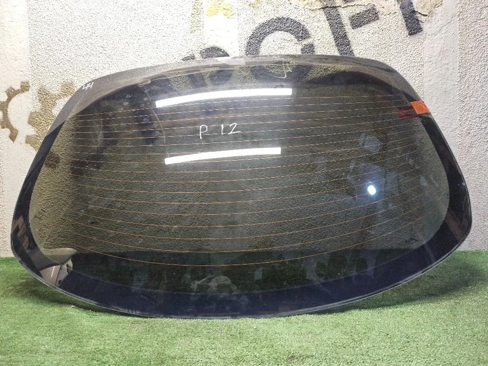 Стекло заднее на Nissan Primera P12