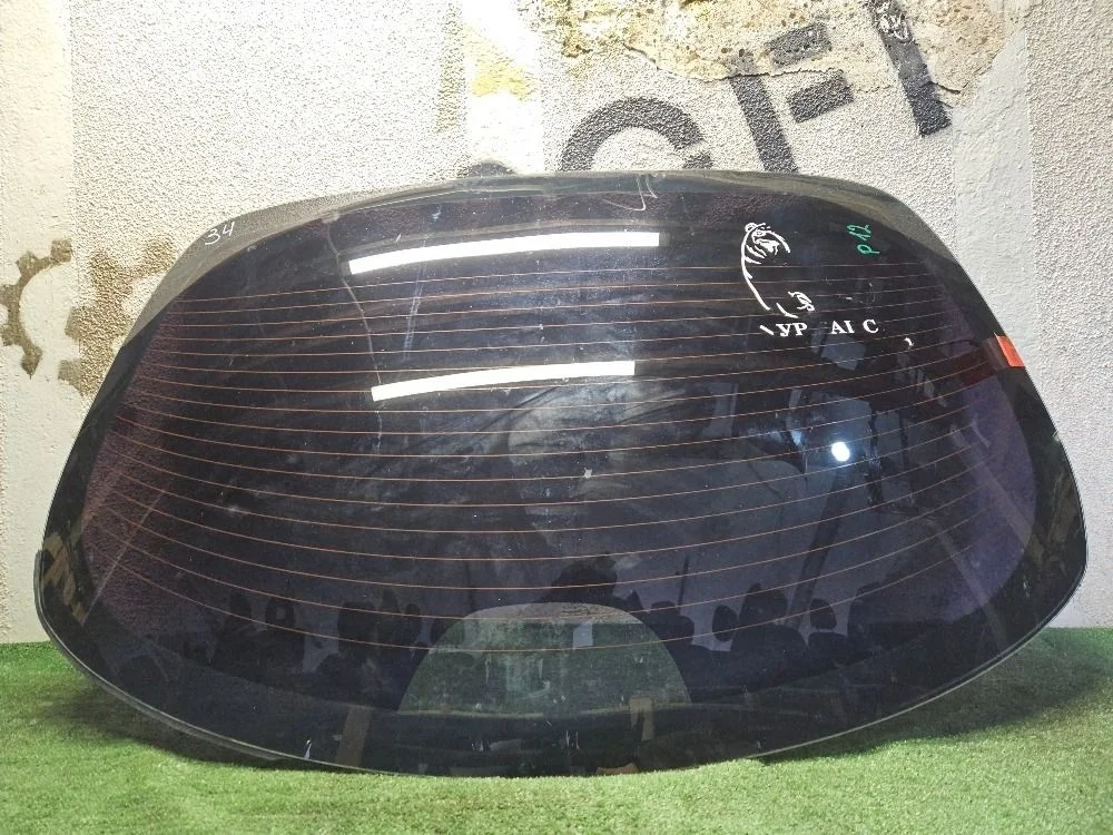 Стекло заднее на Nissan Primera P12