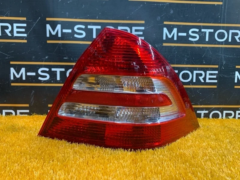 Фонарь задний Mercedes-Benz -Class 2006 W203