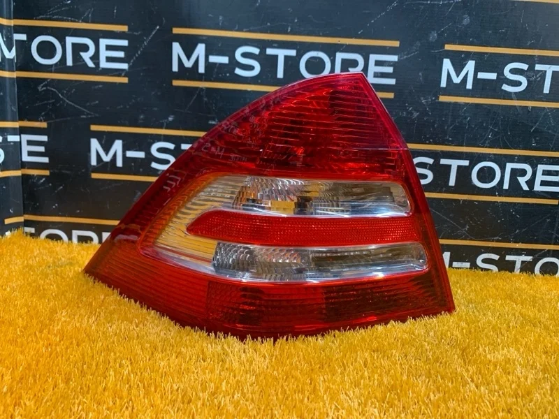 Фонарь задний Mercedes-Benz -Class 2005 W203