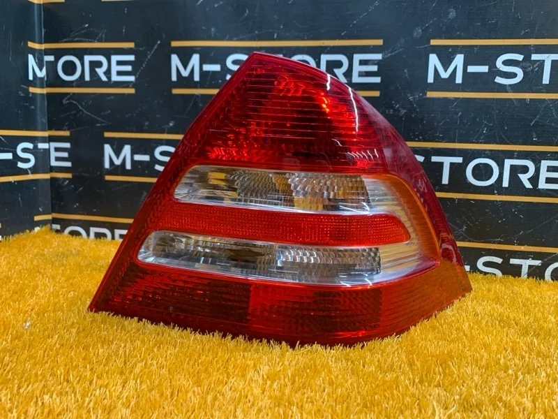 Фонарь задний Mercedes-Benz -Class 2005 W203
