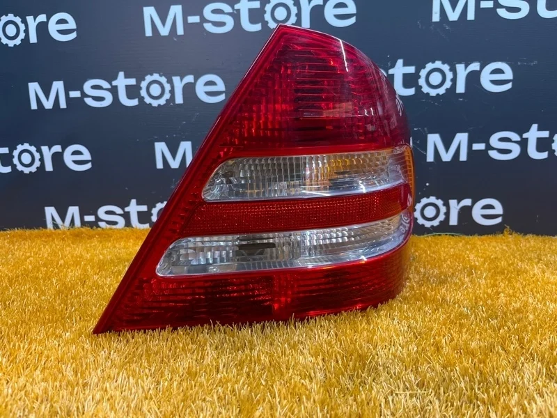 Фонарь задний Mercedes-Benz -Class 2006 W203