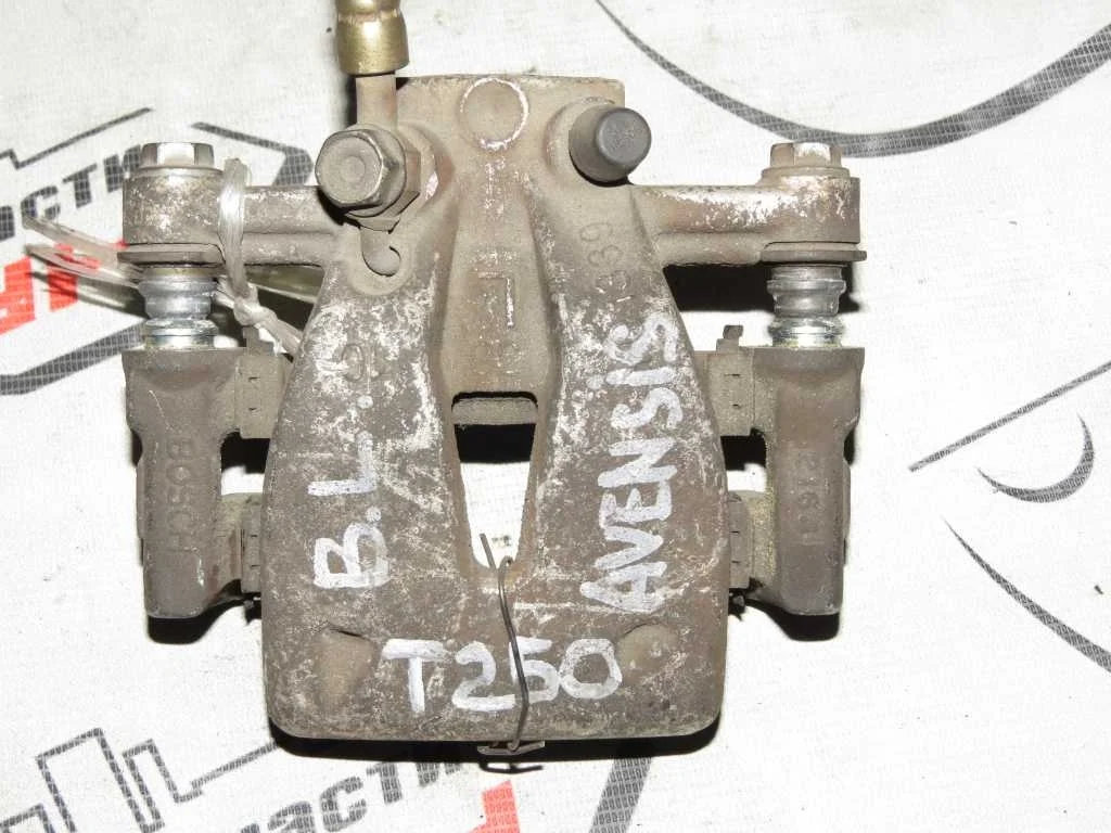 СУППОРТ В СБОРЕ TOYOTA AVENSIS COROLLA VERSO ADT250... AZT250W AZT251 AZT251W AZT255 AZT255W CDT250 CUR10 ZNR11 ZZT250 ZZT251 ЗАДНИЙ ЛЕВЫЙ 2WD 4WD 4775005071