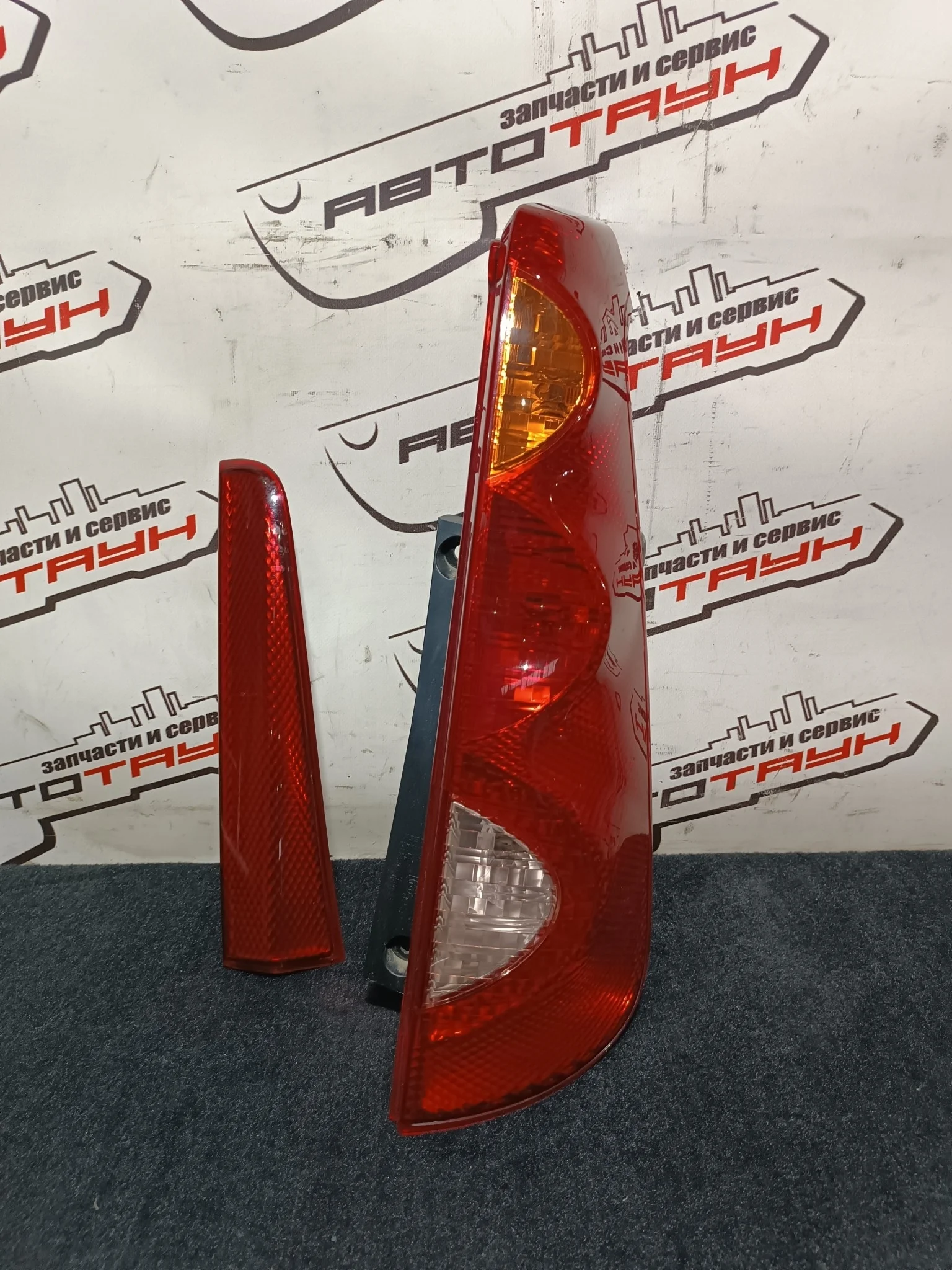 ФОНАРЬ NISSAN NOTE E11 NE11 ZE11 22063780 63780 В СБОРЕ С ВЕРХНЕЙ ЧАСТЬЮ НА КРЫШУ ПРАВЫЙ 265541U600 KA8823