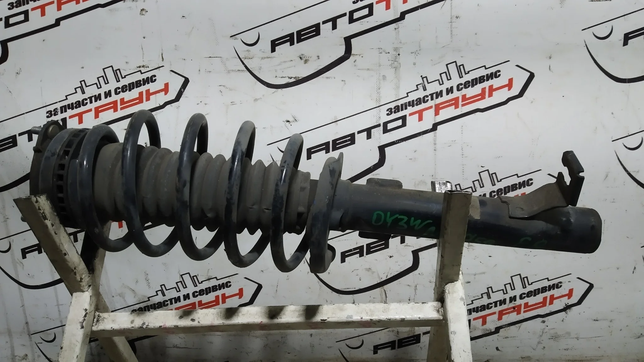 СТОЙКА ХОДОВКИ MAZDA DEMIO MAZDA2 VERISA DC5R DC5W DY DY3R DY3W DY5R DY5W ПЕРЕДНЯЯ ПРАВАЯ D46134700 2WD 4WD NA6758