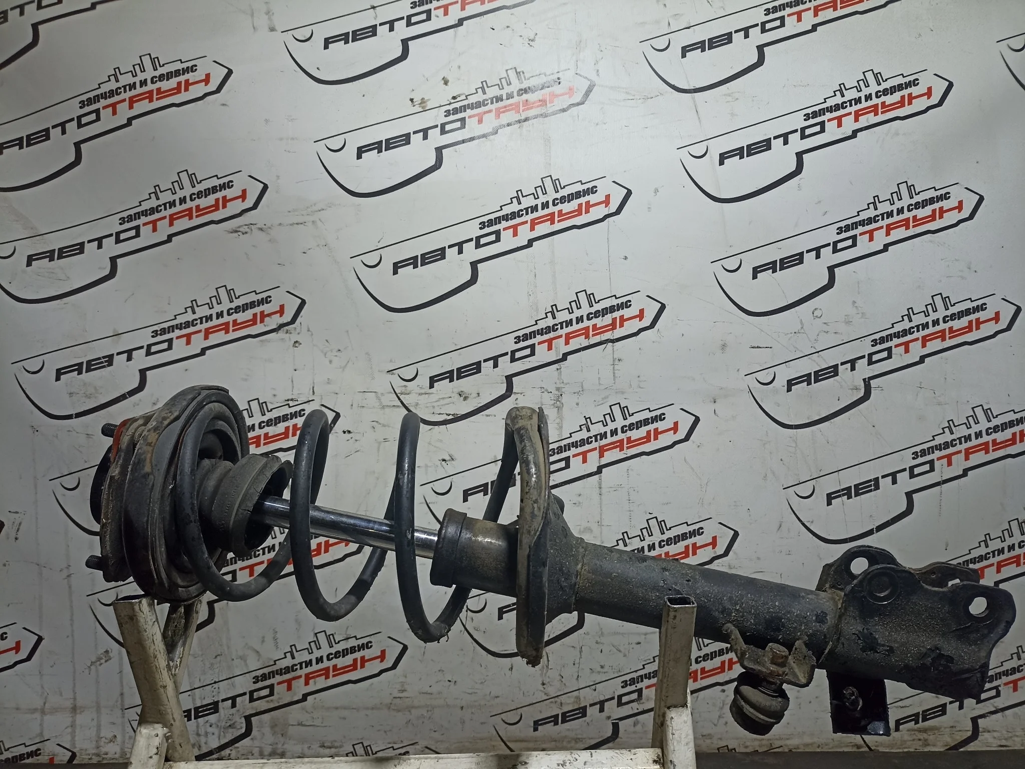 СТОЙКА ХОДОВКИ NISSAN X-TRAIL NT30 PNT30 T30 ЗАДНЯЯ ПРАВАЯ 553028H327 2WD 4WD KA9226