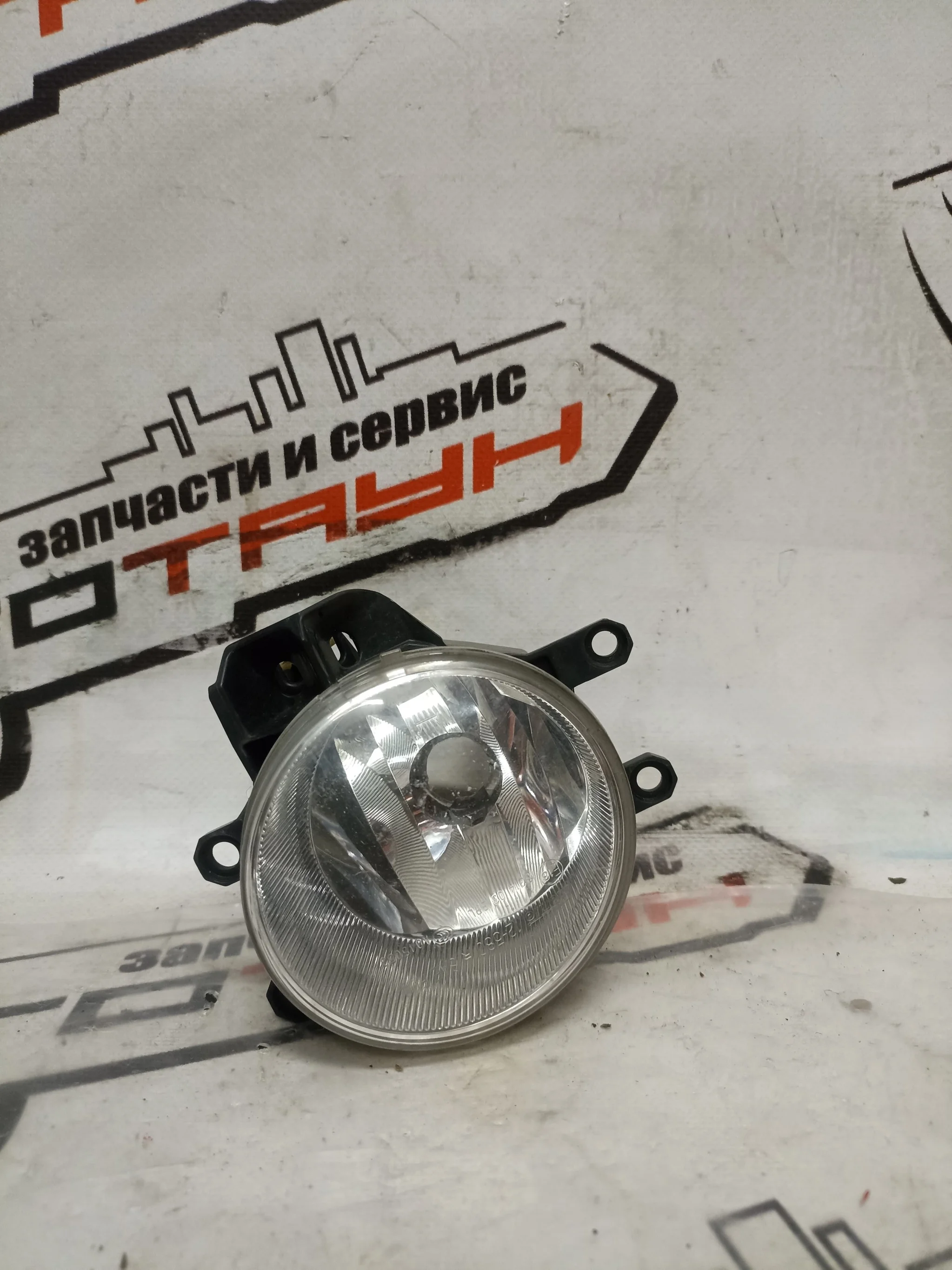 ТУМАНКА TOYOTA LEXUS ... LAND CRUISER PRADO MARK X NOAH PREMIO PRIUS VOXY WISH ... ZRT260 ZRT261 ZRT265 ZVW30 ZVW35 ZWR80G ZWR80W 12580 ПРАВАЯ 8121012230 D832