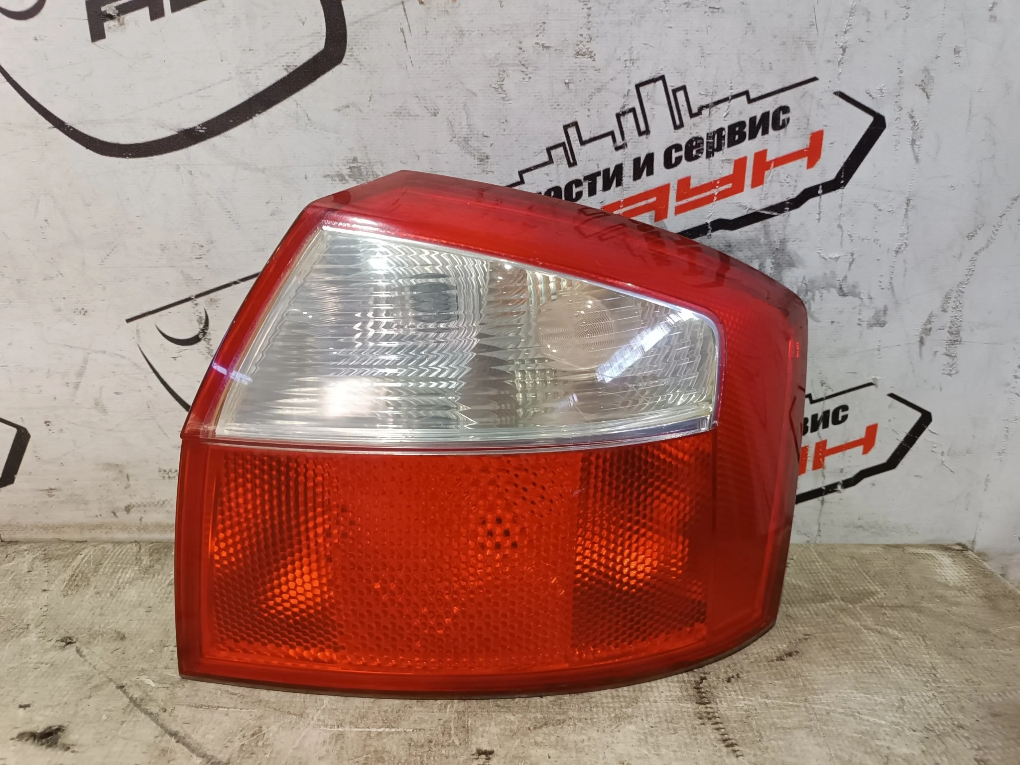 ФОНАРЬ AUDI A4 S4 8E2 B6 153930 SEDAN ПРАВЫЙ 8E5945218 NA7278