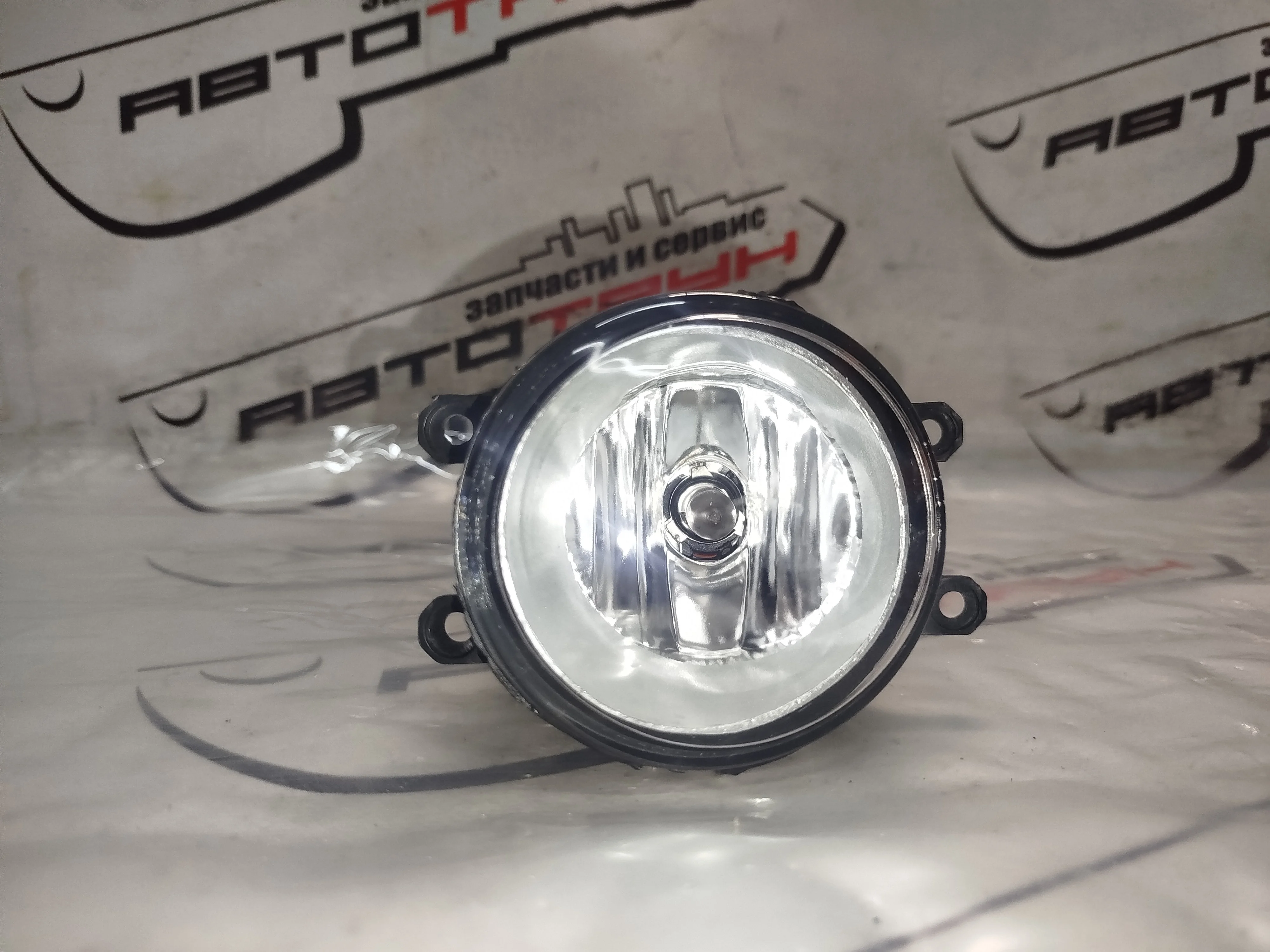 ТУМАНКА TOYOTA DAIHATSU SUBARU LEXUS ... VERSO VITZ VOXY WISH YARIS ... ZVW35 ZVW40W ZVW41W ZZT250 ZZT251 04709 ЛЕВАЯ БЕЛАЯ НОВАЯ 812200D041 D140