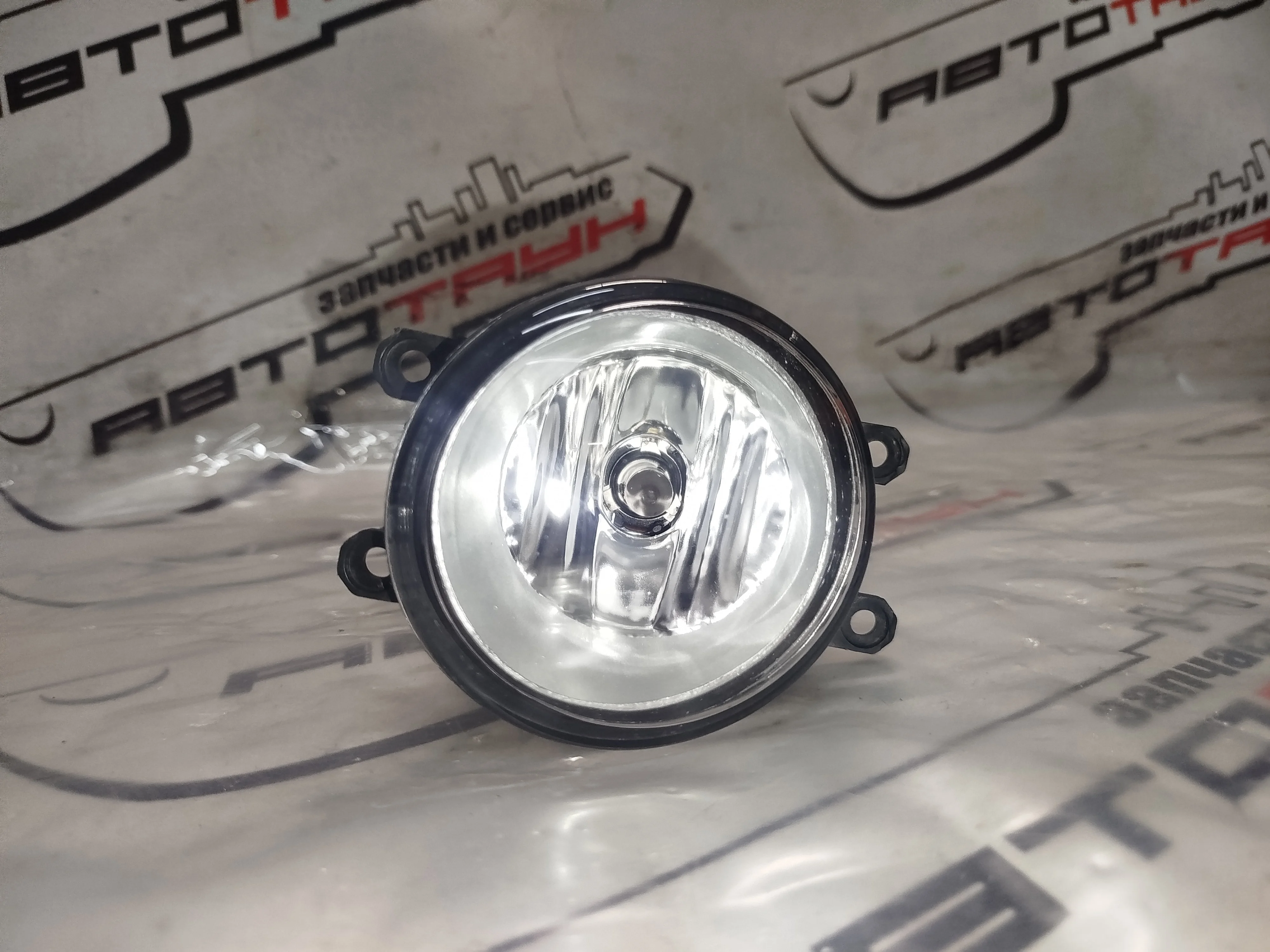 ТУМАНКА TOYOTA DAIHATSU SUBARU LEXUS ... VERSO VITZ VOXY WISH YARIS ... ZVW35 ZVW40W ZVW41W ZZT250 ZZT251 04709 ЛЕВАЯ БЕЛАЯ НОВАЯ 812200D041 D142