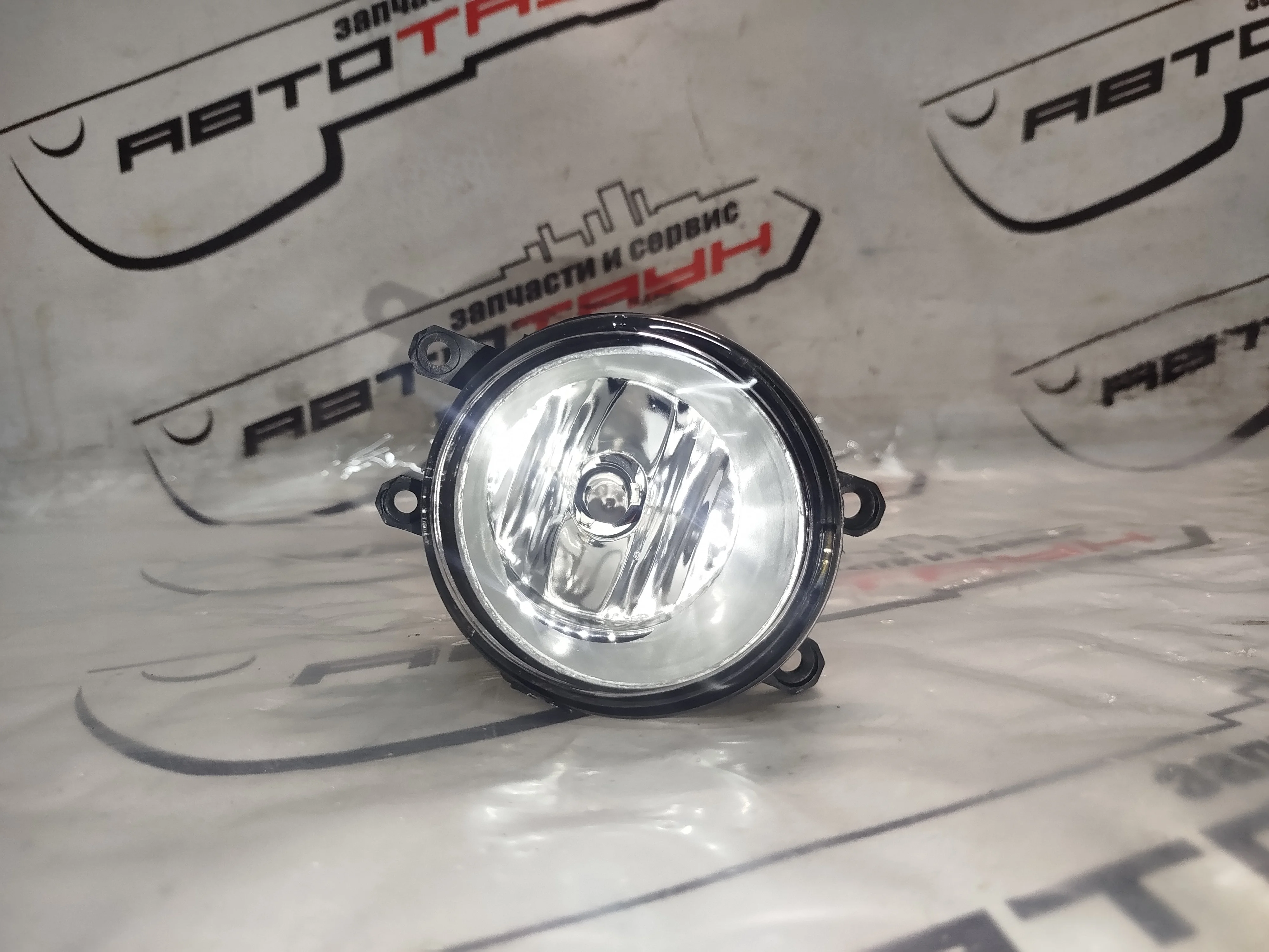 ТУМАНКА TOYOTA DAIHATSU SUBARU LEXUS ... VERSO VITZ VOXY WISH YARIS ... ZVW35 ZVW40W ZVW41W ZZT250 ZZT251 04709 ЛЕВАЯ БЕЛАЯ НОВАЯ 812200D041 D144