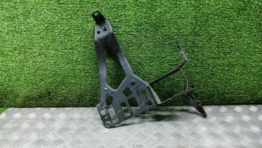 крепление фары Bmw N52B30,N46B20B E60 Bmw 5-Series N52B30,N46B20B E60 51647163483,51647033731