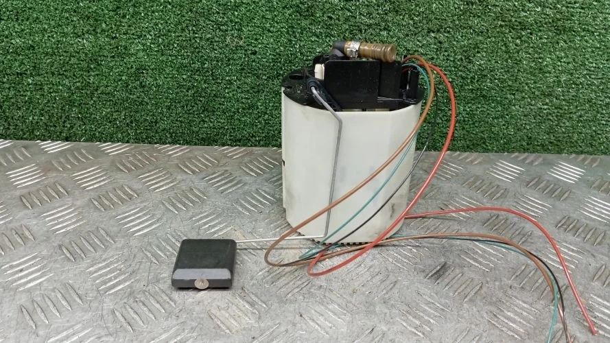 топливный насос Mercedes-Benz 271956,272964 W211,C219 Mercedes-Benz C-Class,Cls-Class 271956.272964 W211,C219 A2114702994,A2114704194
