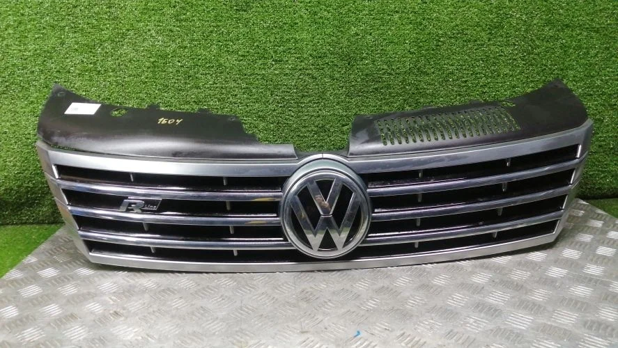 решетка радиатора Volkswagen CFGC,CFGB,CUWA 357,358,B6 Volkswagen Passat Cc CFGC,CFGB,CUWA 357,358,B6 3C8853653A,3C8853601A,3C8853651AA