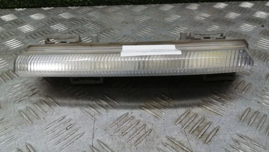 дневной ходовой огонь Mercedes-Benz 651924 W212 Mercedes-Benz E-Class 651924 W212 A2049068900