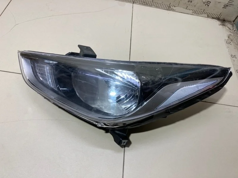 Фара левая Hyundai Solaris 2
