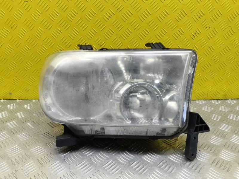 Фара правая Toyota Sequoia II 2008 - 2022
