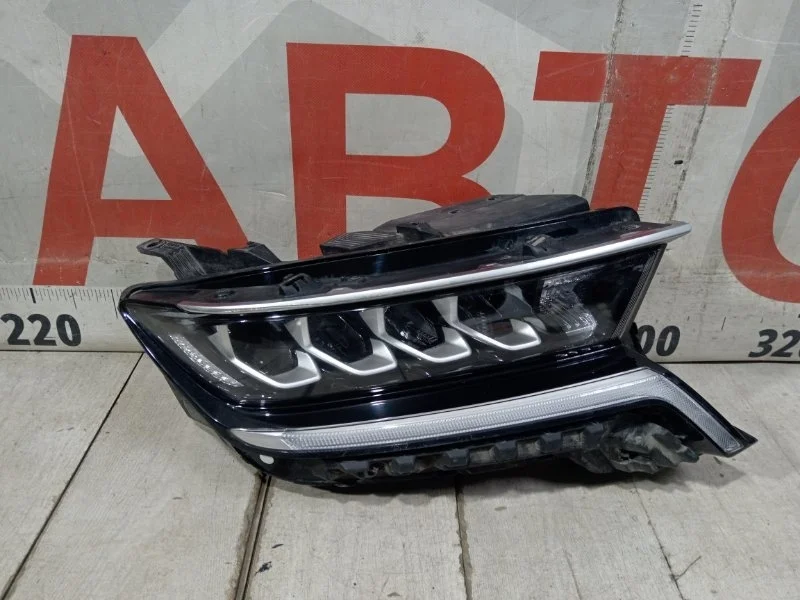Фара передняя правая Kia Sorento 4 MQ