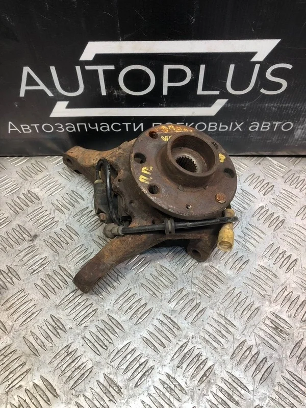 Кулак поворотный Opel Vectra B 1998 90468578 УНИВЕРСАЛ 1.6 X16XEL, передний правый