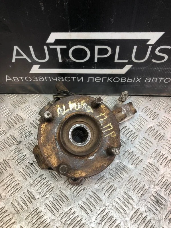 Кулак поворотный Nissan Almera 2000 400145M000 N16 1.5 QG15, передний правый