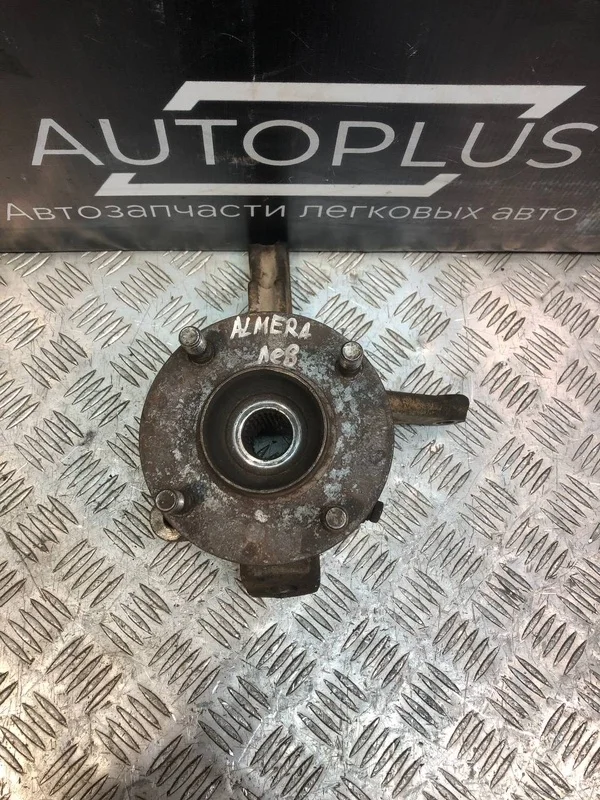 Кулак поворотный Nissan Almera 2000 400145M000 N16 1.5 QG15, передний левый