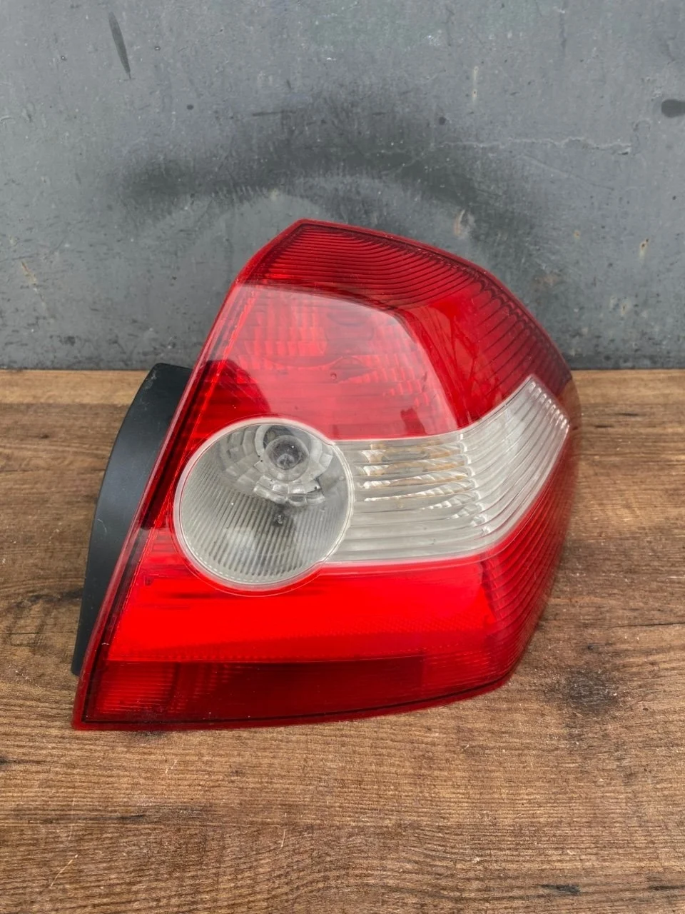 Фонарь Renault Megane 2 2005 8200142681 LM2Y, правый