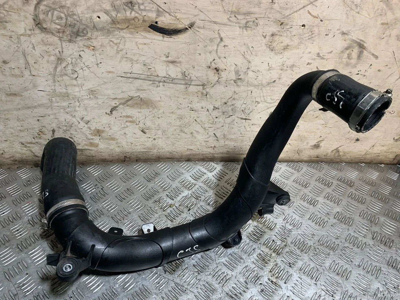 Патрубок интеркулера 1.8 cjs skoda vw 5q0145840b