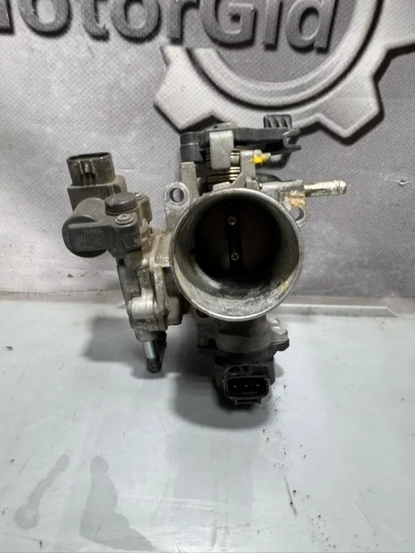 Дроссельная заслонка Toyota bB 2005 NCP31