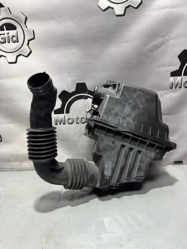 Корпус воздушного фильтра Toyota bB 2005 NCP31
