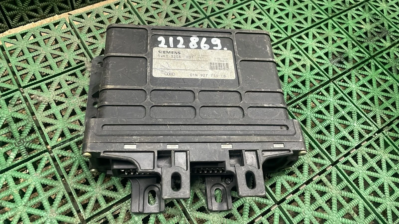 Блок управления коробки автомат АКПП AUDI A4 8D, A6 C5, VOLKSWAGEN PASSAT B5 1997- Б/У A4 8D(1995-2001);PASSAT B5(1997-2000)