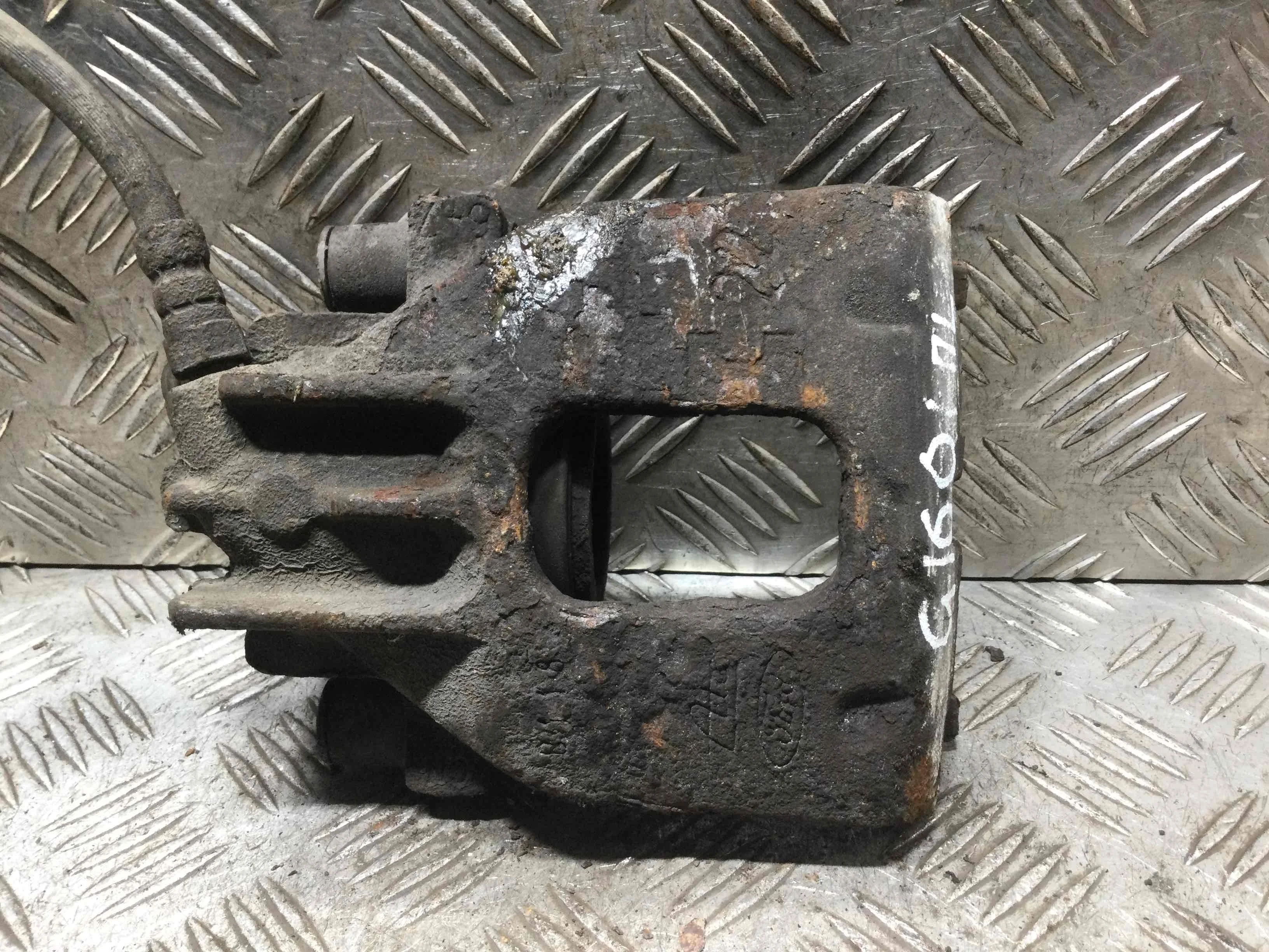 Суппорт передний левый Ford Focus 1 поколение (1998-2001) бензин 1.6 i Механика Универсал