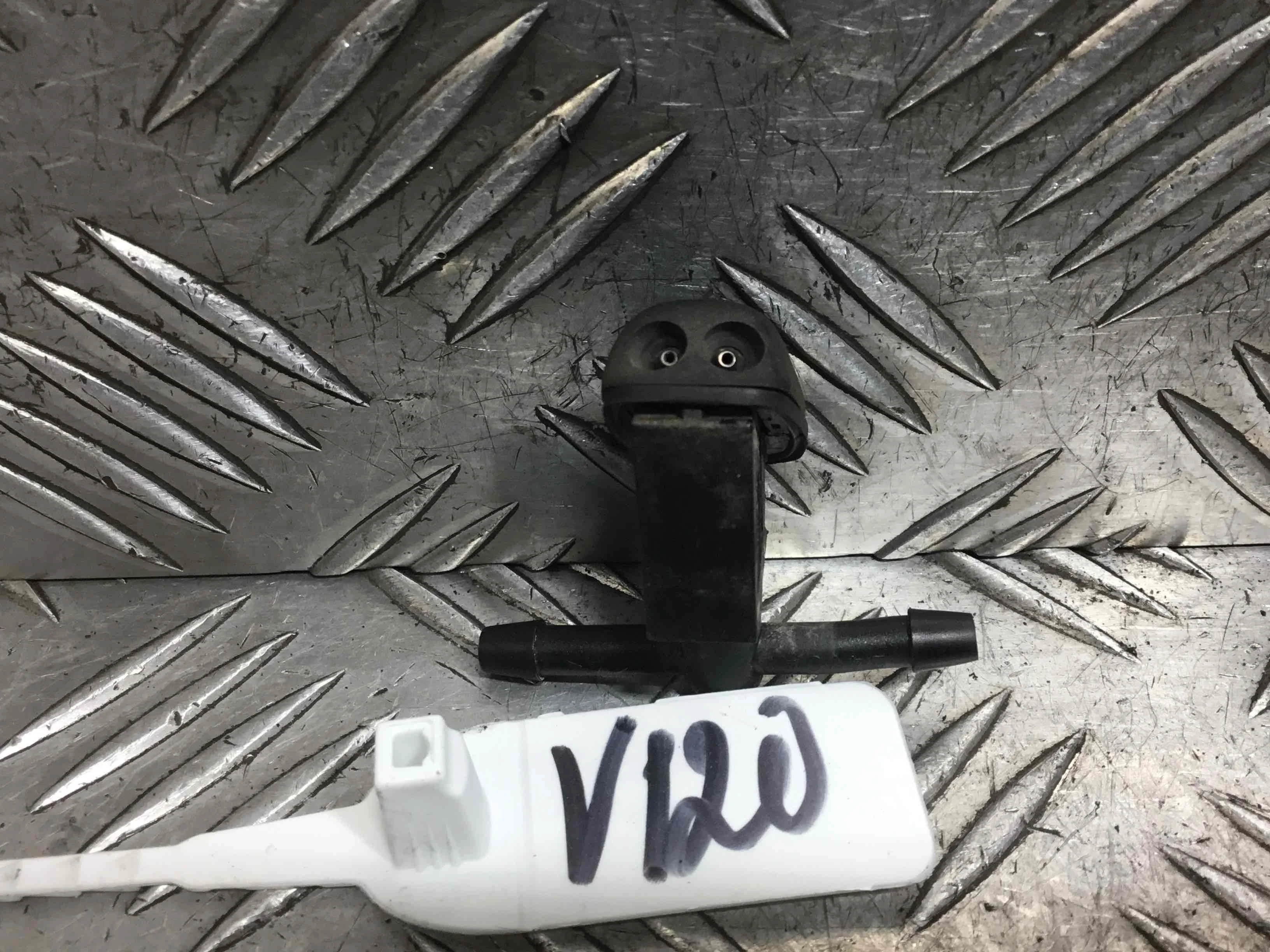 Форсунка омывателя Ford C-MAX 1 поколение (2003-2007) дизель 2.0 TDCi Механика Х/б