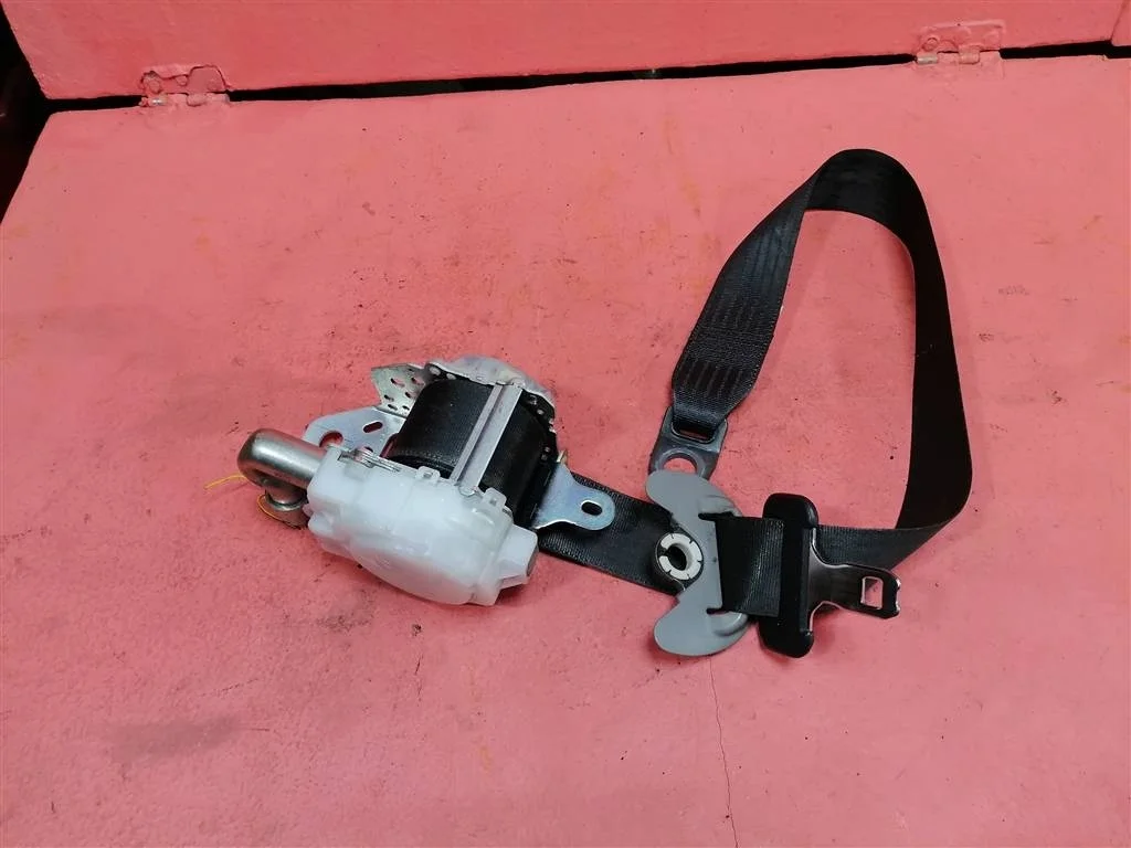 ремень безопасности Toyota RAV 4 2006-2013