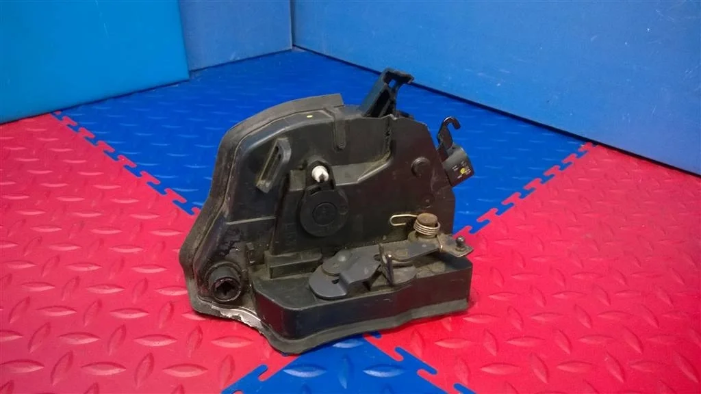 замок двери BMW X5 E53