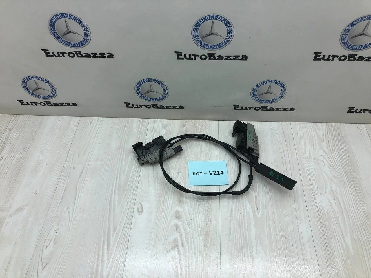 Замок капота на тросе Mercedes W207