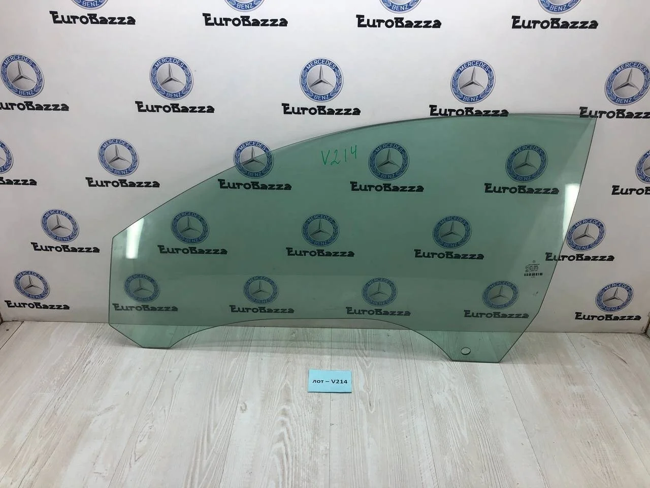 Стекло левой двери Mercedes W207
