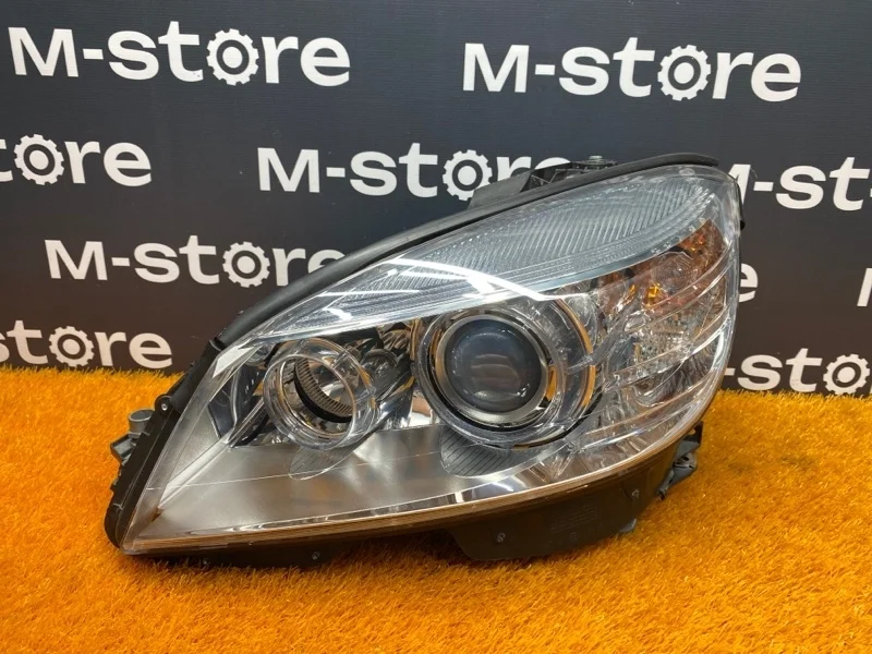 Фара Mercedes-Benz -Class 2009 W204