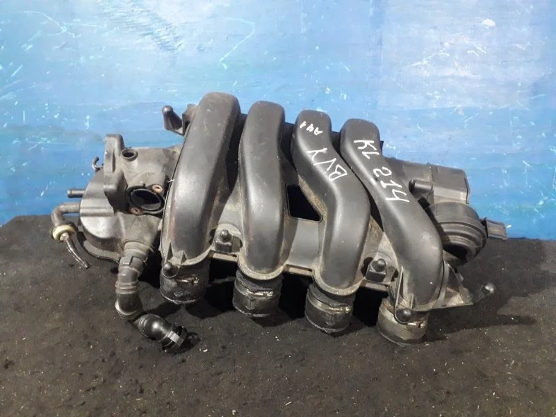 Коллектор впускной Volkswagen Passat B6 2005-2011 06F133213G 2.0 BVY