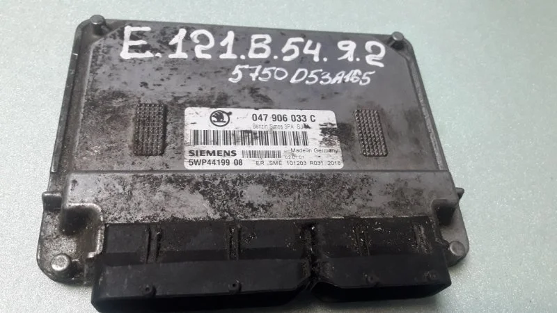Блок управления двигателем, эбу Skoda Fabia 1 1999-2006 047906033C 1.4 BKY