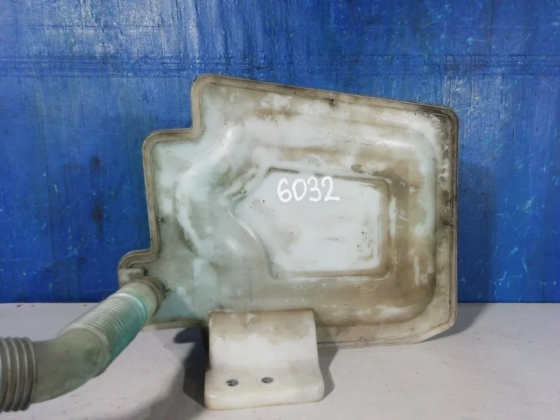 Бачок омывателя Volkswagen Golf 5 2004-2014 1K0955453Q